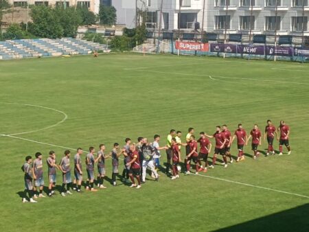 Echipa de 4 ori campioană a României, învinsă de AC Milan, rămâne încă un sezon în Liga a 5-a! A pierdut acasă în meciul decisiv.