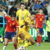 Iată o sugestie pentru un titlu revizuit: 

„Asta ne dorim: să ne duelăm cu ei! Caramavrov subliniază aspectele pozitive ale meciului cu Spania U19.”