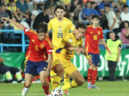 Iată o sugestie pentru un titlu revizuit: 

„Asta ne dorim: să ne duelăm cu ei! Caramavrov subliniază aspectele pozitive ale meciului cu Spania U19.”
