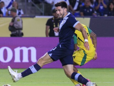 Fotbalistul din Superligă care a acordat două penalty-uri lui FCSB, titular la Gold Cup!