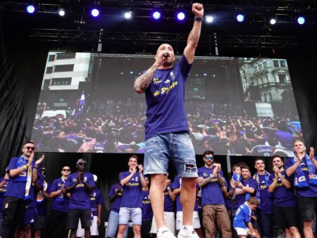 Daniel Paraschiv despre legenda de 41 de ani cu care joacă în Spania: ”Am ajuns lângă un idol, pe care l-am urmărit de la Arsenal”