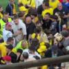 Atracția principală! Radu Drăgușin, ”asaltat” în timpul pauzei meciului România – Cipru