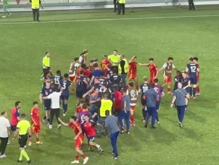 Scandal la finala Euro U19 în Giulești! Jucătorii Spaniei și Olandei s-au îmbrâncit după ce batavii au câștigat trofeul