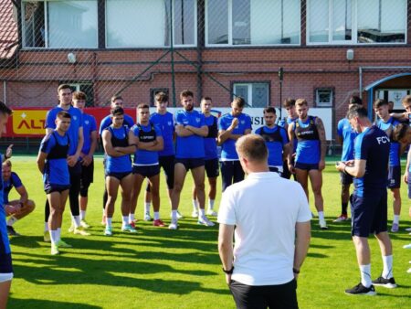 Curățenie de vară la FC Voluntari! Lotul reunit: Alex Maxim și Pandele, prezenți.