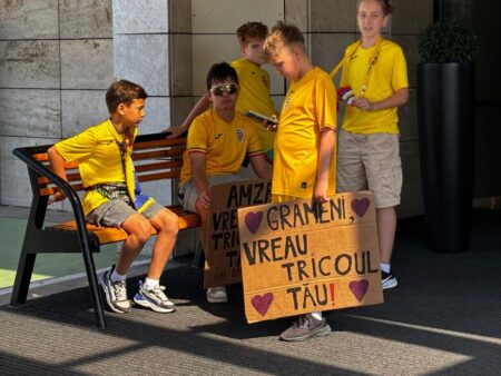 Corespondență din Slovacia | Pregătirile copiilor înainte de România – Spania U21: ”Louis, îmi poți da tricoul tău, te rog?”