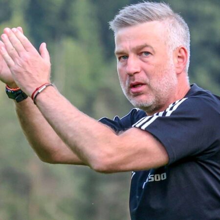 Criză majoră la Legia Varșovia! Edward Iordănescu lăsat deoparte și înșelat de conducere, iar ultrașii se află în război deschis cu clubul.