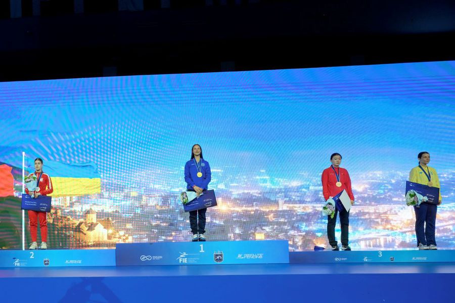 O sabreră ucraineană a refuzat să împartă podiumul de la Mondiale cu o rusoaică!