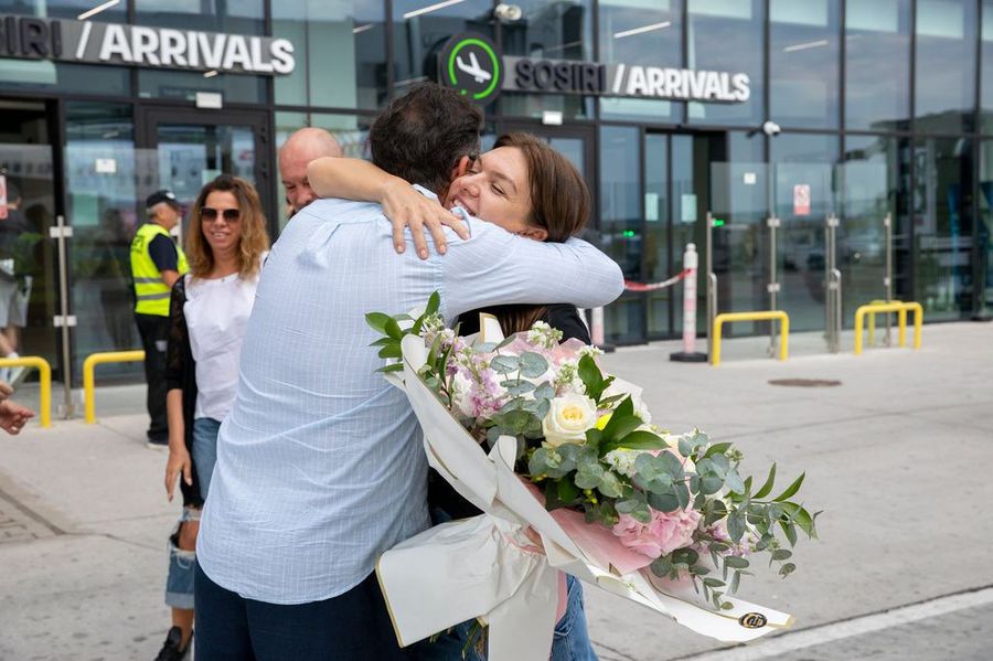 Simona Halep și Andrei Pavel la sosirea la Iași Simona Halep, întâmpinată cu flori și pregătită pentru o zi specială la Iași