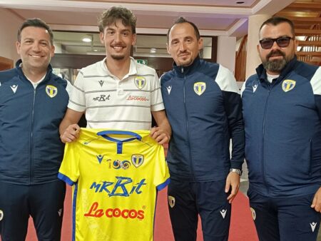 Petrolul l-a achiziționat pe Miguel Estefano Constantinescu, jucător format la Benfica