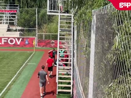 Sivis, grav rănit în timpul meciului cu Tunari. Fundașul celor de la Dinamo va fi dus la spital.
