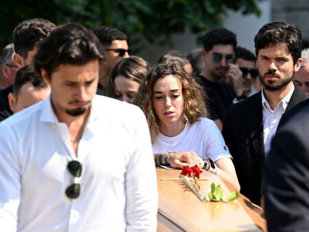 Imagini emoționante! Fotografia pe care soția lui Diogo Jota a ținut-o strâns la înmormântare.