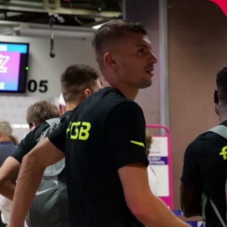 EXCLUSIV » Fotografii din aeroport cu plecarea echipei FCSB spre Barcelona, pentru meciul de retur cu Inter Club d’Escaldes