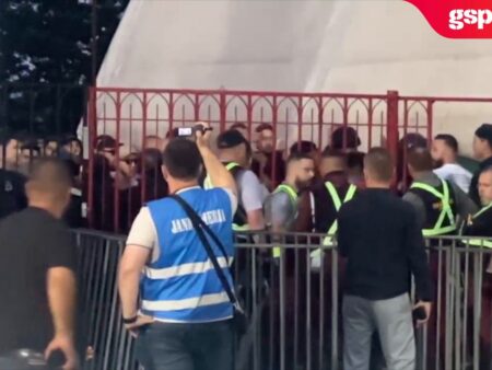 Suporterii Dinamo, confruntare cu jandarmii la intrarea pe Stadionul Municipal din Miercurea Ciuc