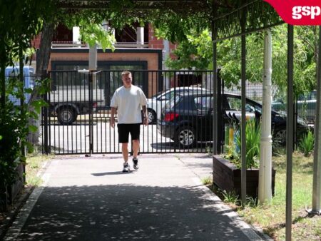 Claudiu Petrila, invitat deosebit pe Bulevardul Petrila » Fotbalistul Rapidului a vizitat Școala Gimnazială nr. 13