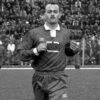 Iată o variantă a titlului: 

„Ghici cine va înfrunta Dinamo pe „Arc”! Leo Grozavu, un adversar de temut pentru „câini”: palmares impresionant”