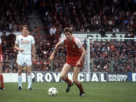 Joey Jones, legendarul jucător al echipei Liverpool, a murit la vârsta de 70 de ani.