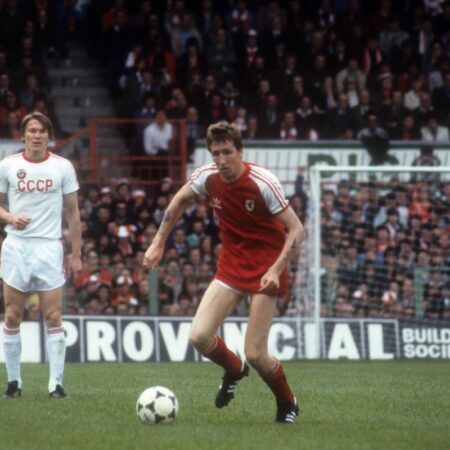 Joey Jones, legendarul jucător al echipei Liverpool, a murit la vârsta de 70 de ani.