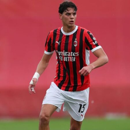 „Viitorul sună promițător” » Matteo Duțu, apreciat de fanii AC Milan după un debut strălucit