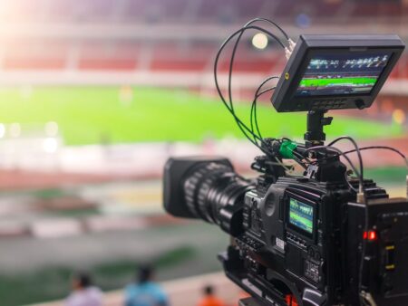Cine difuzează la TV meciul Ararat Armenia?