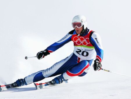 Fostul schior medaliat olimpic, acuzat de hărțuire sexuală asupra a 12 femei – toate fiind minore.