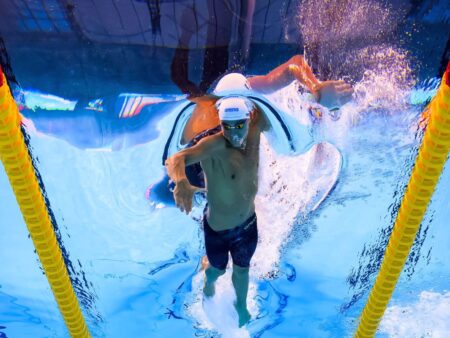 Cine va transmite la TV finala de 200 de metri liber a lui David Popovici la Campionatul Mondial de Natație?