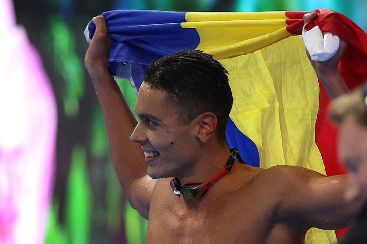 David Popovici, campion mondial la 200 de metri liber în Singapore! Imagini senzaționale la câteva secunde după triumf.