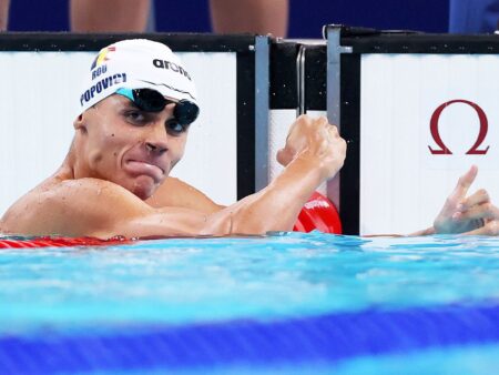 Câți bani câștigă David Popovici după medalia de aur la 200 m liber la Campionatele Mondiale