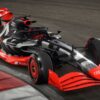 Iată o variantă alternativă a titlului:

„Surpriză! Sponsorul Audi în Formula 1 este o corporație uriașă, având 4,5 milioane de utilizatori în România”