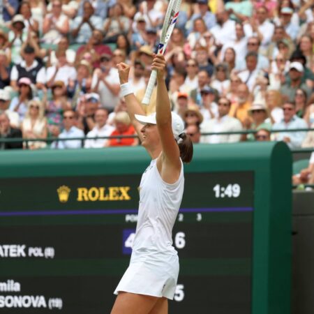Premiera! Iga Swiatek a ajuns în semifinale la Wimbledon