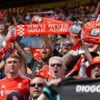 Imaginea apărută pe o clădire din Liverpool.