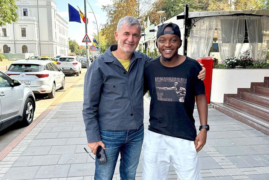 Valeriu Iftime alături de Hervin Ongenda Răsturnare de situație: Ongenda semnează în Superliga, peste capul antrenorului!