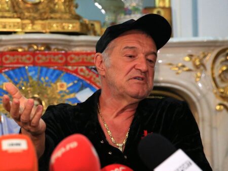„Oh, nu, mâinile sus!” + Alt jucător, doborât într-un cuvânt: „Varză!”