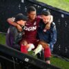 Dublă neplăcere pentru CFR Cluj: Doi titulari s-au accidentat și au părăsit terenul cu dureri în primele minute.