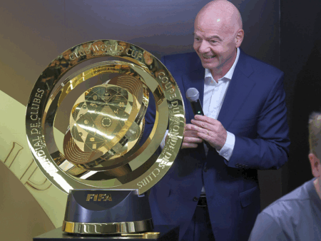 Atac dur la FIFA: „Infantino se consideră Dumnezeul fotbalului! Își mărește profiturile pe seama jucătorilor, oferind pâine și circ la nivel global, ca în Roma antică”