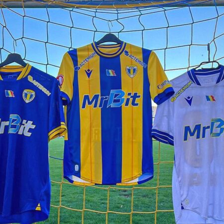 Petrolul Ploiești a lansat noile echipamente înainte de derby-ul cu FCSB » Surpriză pentru fani: „Cadourile au sosit”