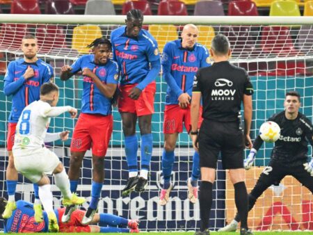 Patru jucători NU au fost incluși în lotul FCSB pentru sezonul Superligii: cum arată lista finală.