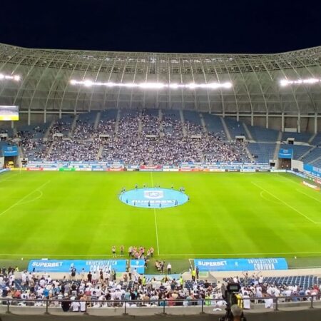 Câți fani asistă la derby-ul de Europa dintre Universitatea Craiova și U Cluj în Bănie?
