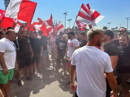 Galeria Celebra a Stelei Roșii Belgrad „s-a relocat” pe aeroport » Fostul jucător al lui Inter a fost primit cu onoruri regale