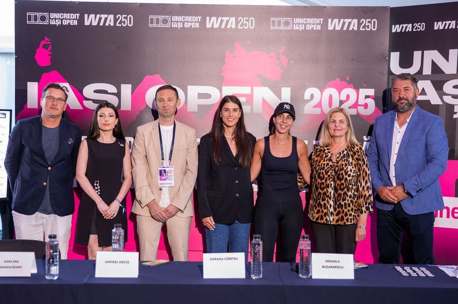Sorana Cîrstea și Mihaela Buzărnescu în timpul tragerii la sorți a tabloului UniCredit Iași Open Opt jucătoare din România pe tabloul principal de la UniCredit Iași Open » Sorana Cîrstea și Mihaela Buzărnescu, duel din primul tur