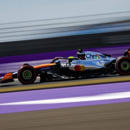 Lando Norris conduce clasamentul, fiind urmat de Leclerc și Hamilton, în a doua sesiune de antrenamente de la Silverstone.