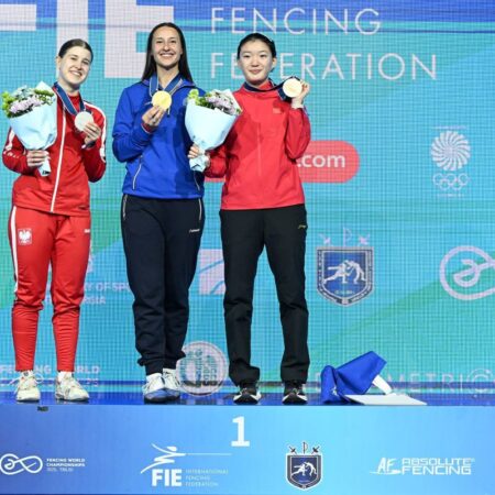 O sabreră ucraineană a refuzat să împartă podiumul mondial cu o rusoaică!