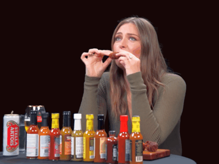Maria Sharapova și „sosurile picante” » Ce se află de fapt în spatele strigătelor ei de pe teren