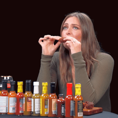 Maria Sharapova și „sosurile picante” » Ce se află de fapt în spatele strigătelor ei de pe teren