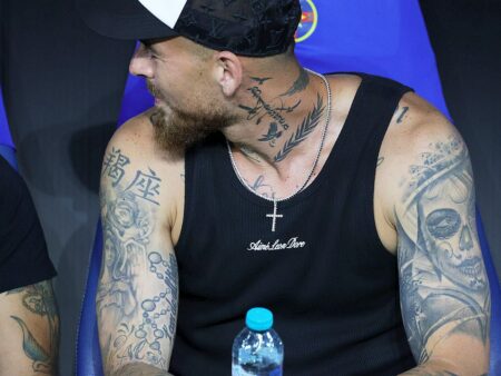 Denis Alibec, „exponat” la Ghencea: și-a arătat tatuajele înainte de meciul FCSB