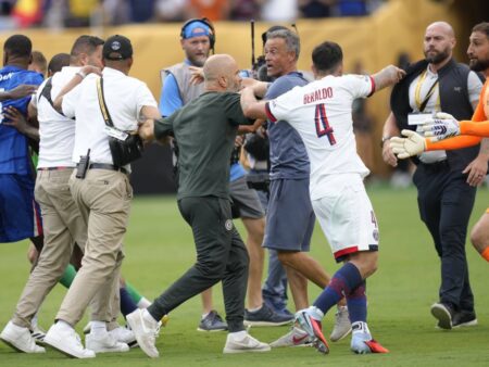 „Loco” Enrique ar putea primi o suspendare severă! » Verdictul unui fost arbitru după ce antrenorul PSG a lovit un adversar.