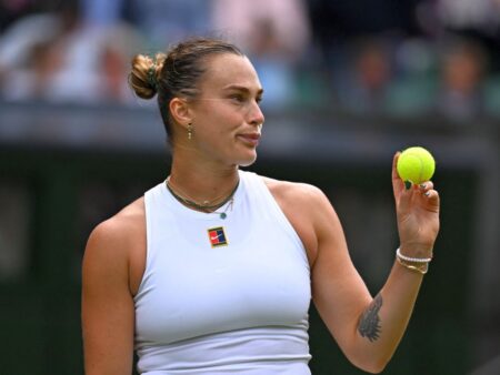 „Bătălia sexelor” în tenis: Sabalenka se va confrunta cu cel mai controversat jucător, într-un meci cu reguli speciale.