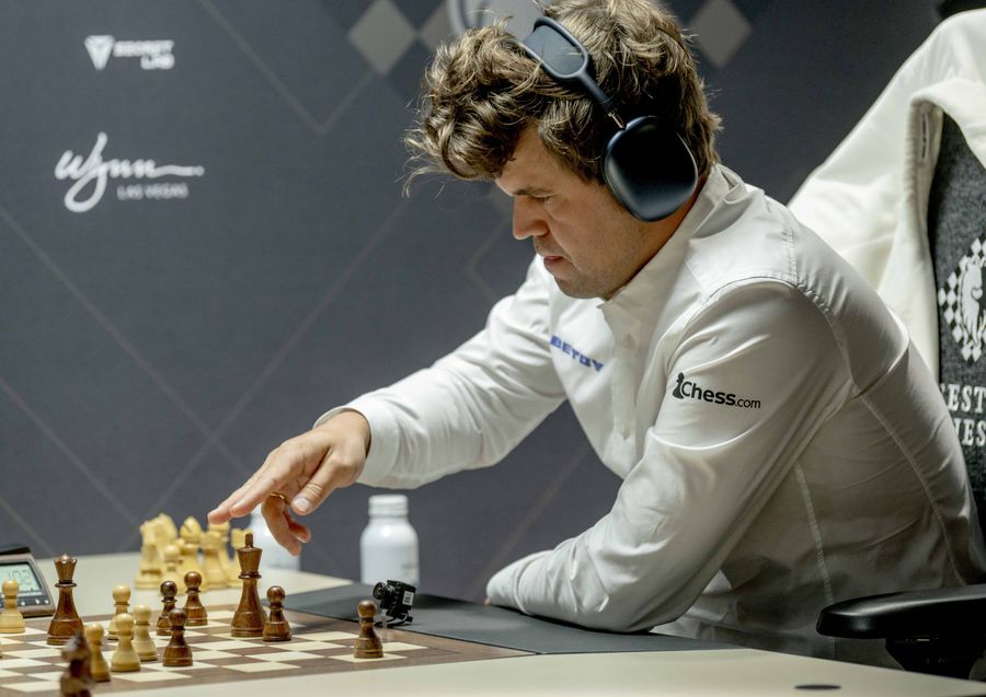 Magnus Carlsen, numărul 1 mondial la șah. Inteligența umană rămâne mai presus decât cea artificială » Magnus Carlsen, victorie zdrobitoare în fața lui ChatGPT
