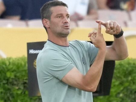Primul fotbalist român ce poate juca sub conducerea lui Cristi Chivu la Inter