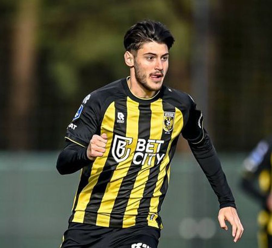 Adrian Mazilu, jucând pentru Vitesse Adrian Mazilu, aproape de revenirea în Superliga!
