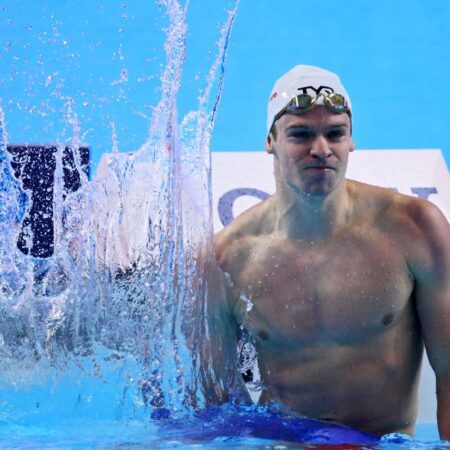După 14 Ani! Léon Marchand A Stabilit un Nou Record Mondial la 200 de Metri Mixt în Singapore!